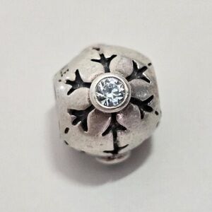 EUC Pandora Sterling Silver Snowflake Blue CZ Charm Winter Retired 790367CZA